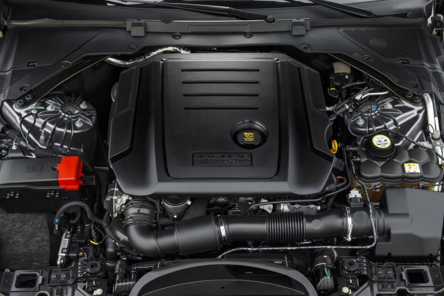  Jaguar XE Portfolio 2015 года  (фото 18 из 30)